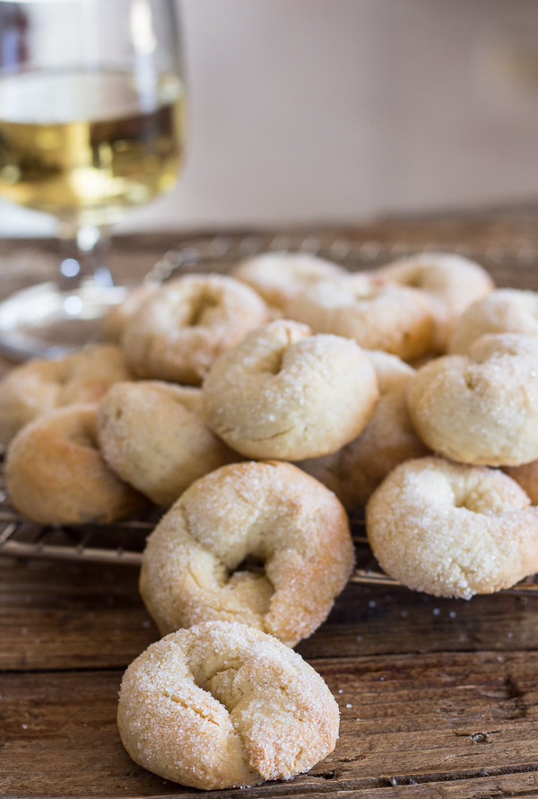 Wine cookies ciambelle al vino, a delicious crunchy not too sweet Italian fall cookie, made with white wine. Fast and easy.