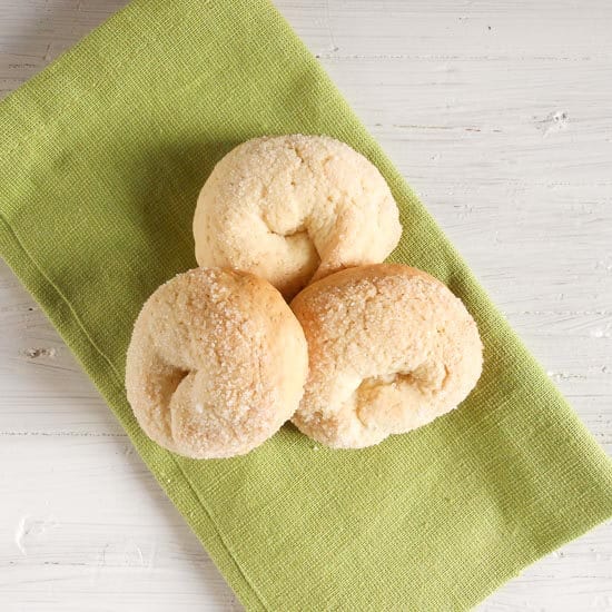 Wine cookies ciambelle al vino, a delicious crunchy not too sweet Italian fall cookie, made with white wine. Fast and easy.
