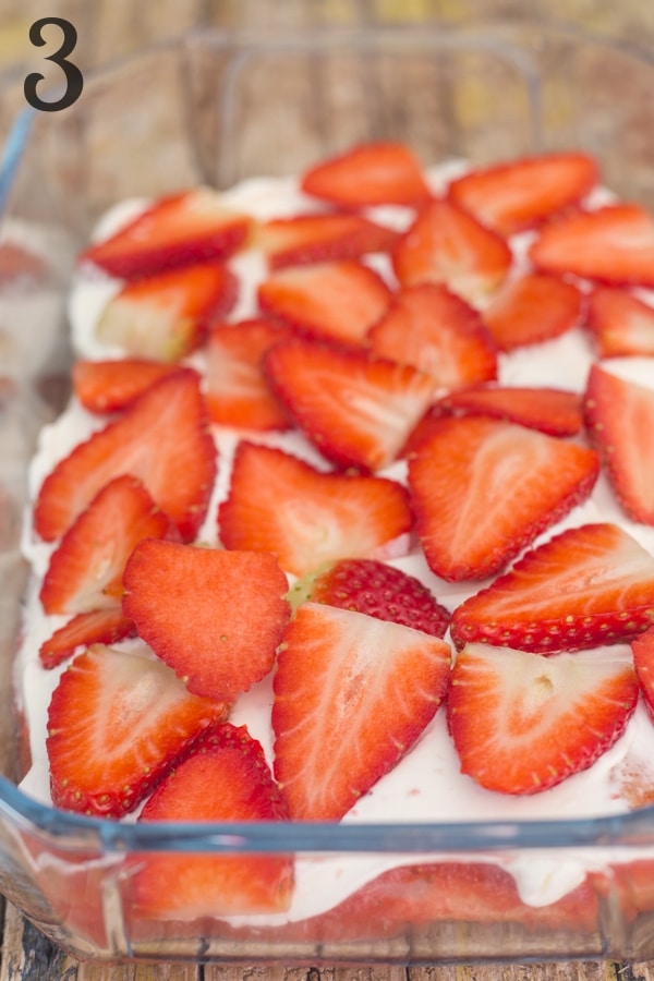 how to make strawberry tiramisu sliced strawberries on cream mixture