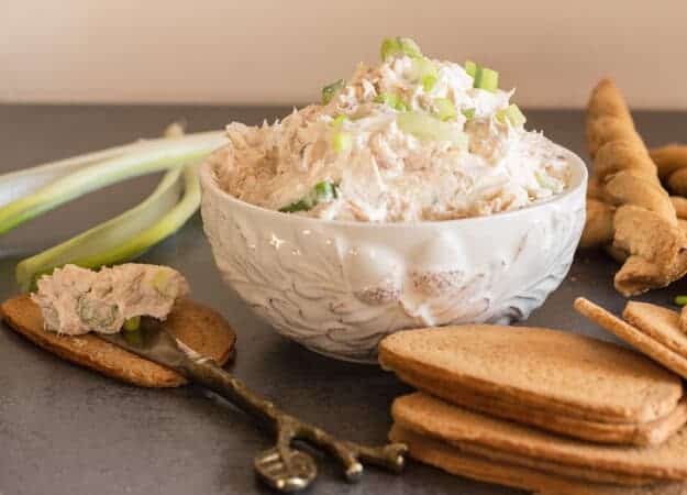 Easy Smoked Salmon Spread a fast, easy and so delicious appetizer spread made with canned salmon and cream cheese.