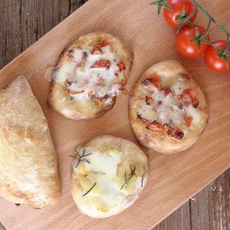 pizzette and mini calzoni