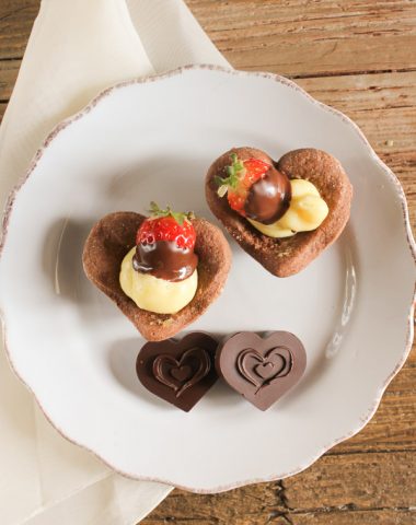 Italian Valentine's Day tarts, why not celebrate Valentines Day with a little Italian flare? A delicious tart dough and creamy filling.