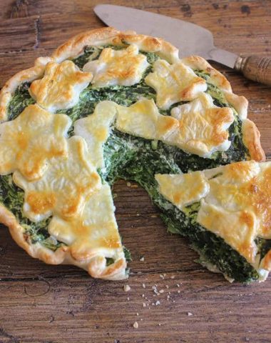 A delicious Italian Savory Pie Recipe, made with Ricotta, Spinach and Parmesan Cheese. The Perfect healthy dinner or appetizer.