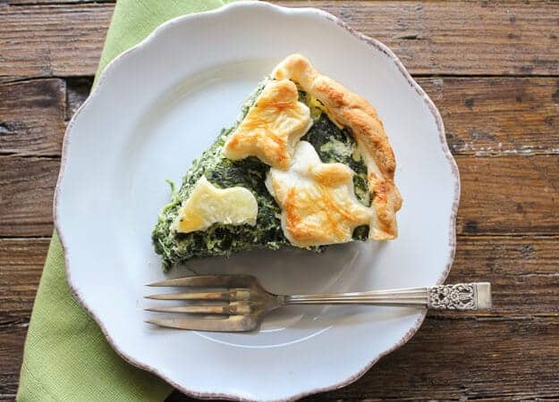 A delicious Italian Savory Pie Recipe, made with Ricotta, Spinach and Parmesan Cheese. The Perfect healthy dinner or appetizer. 
