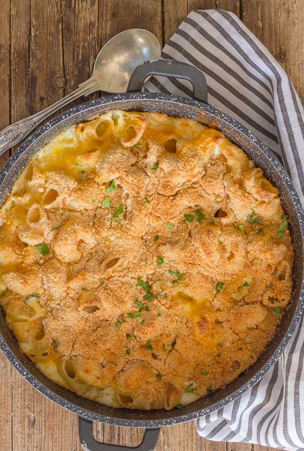 Baked Macaroni Double Cheese, a homemade easy creamy mac & cheese recipe, a crunchy topping makes it perfect. The whole family will love it.