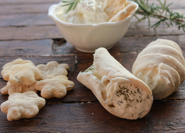 Rosemary Cannoli Crackers, homemade,easy, healthy, seasoned with rosemary cannoli crackers, stuff with cream cheese, the perfect appetizer./anitalianinmykitchen.com