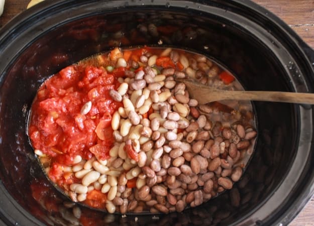 Italian Crockpot Two Bean Chili Soup, an easy chili soup recipe. The perfect comfort food. A healthy two bean delicious Italian Fall dinner|anitalianinmykitchen.com