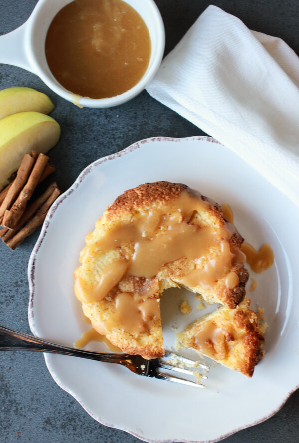 Apple Cinnamon Cheesecake Tarts, an easy delicious Fall Comfort dessert recipe. Drizzle with a little caramel sauce and its perfect. Enjoy