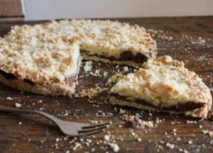 Italian Nutella Crumb Cake, easy delicious crumb cake recipe, filled with everyones favourite, Nutella. Perfect anytime, for kids and adults.