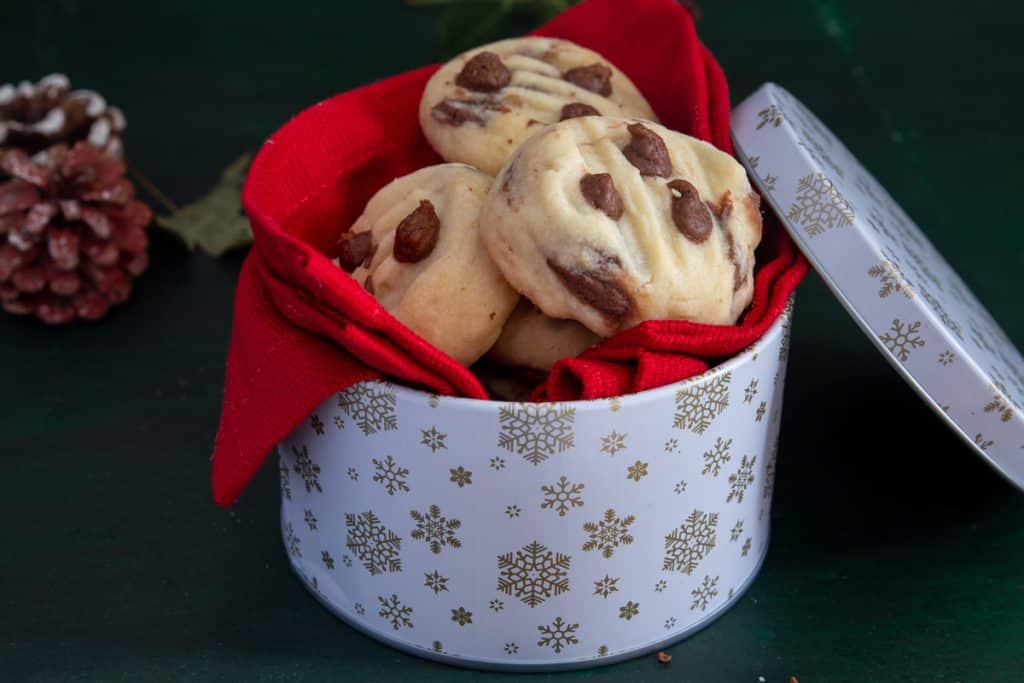Cookies in a tin.
