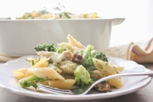 Creamy Broccoli Bacon Pasta Casserole, a delicious cheesy baked pasta recipe, perfect family or company dinner. Fast and easy.|anitalianinmykitchen.com