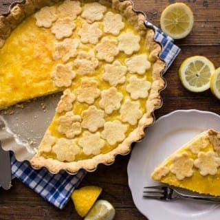 Italian Lemon Crostata, a simple and easy Italian Dessert, a flaky pie pastry and delicious lemon filling. A perfect snack or dessert recipe.