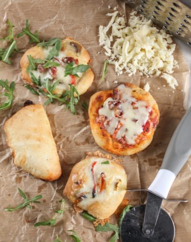Pizzette Mini Calzoni , mini pizzas and calzoni, easy,delicious appetizers or snacks, perfect for parties or get togethers, kids will love them. |anitalianinmykitchen.com
