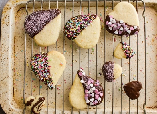 valentine chocolate dipped heart cookies|anitalianinmykitchen.com