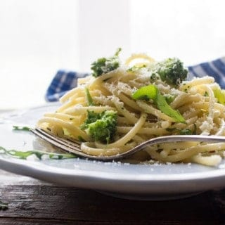 Spaghetti Broccoli Arugula and Pecorino, a delicious Italian Pasta recipe, fast, easy and healthy. A delicious combination.