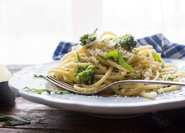 Spaghetti Broccoli Arugula and Pecorino, a delicious Italian Pasta recipe, fast, easy and healthy. A delicious combination. 