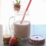 Chocolate Strawberry Banana Smoothie, an easy strawberry smoothie recipe, a perfect snack, kids will love it. Simple, fast and healthy.