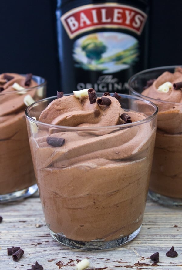 baileys frozen mochaccino in a glass with chocolate flakes