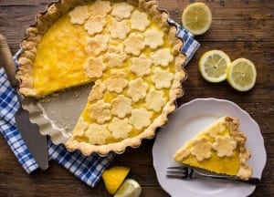Italian Lemon Crostata, a simple and easy Italian Dessert, a flaky pie pastry and delicious lemon filling. A perfect snack or dessert recipe.