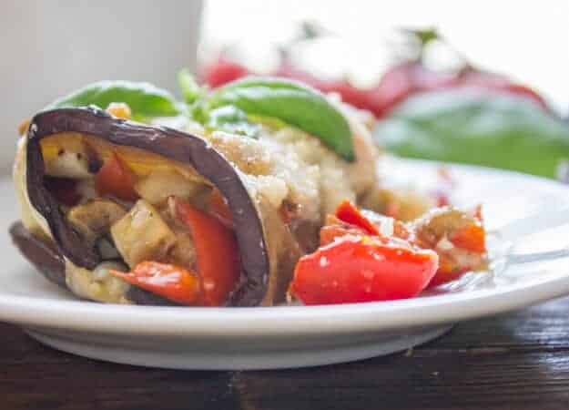 An easy delicious Grilled Eggplant Rolls recipe, filled with fresh tomatoes,mushrooms, peppers and double cheese. The Perfect Healthy Meal.