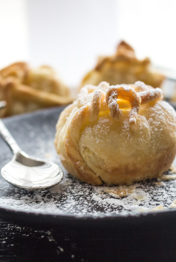 Easy Nutella Puff Pastry Balls, a fast and easy 2 ingredient Dessert idea. A simple pastry filled with Nutella and baked to yummy perfection.