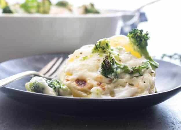 Comfort Food op z'n best, Romige Broccoli Aardappel Casserole een heerlijk Bijgerecht of Familie maaltijd recept. Het perfecte Comfort Bake recept voor elk moment.'s best, Creamy Broccoli Potato Casserole a delicious Side Dish or Family meal recipe. The Perfect anytime Comfort Bake.