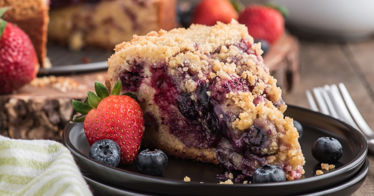 mixed berry and ginger crumb cast iron cake