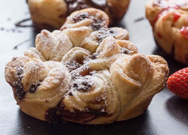 Puff Pastry Rose Hearts, a beautiful, fast and easy sweet recipe. Filled with chocolate, cream or jam they make the perfect dessert.