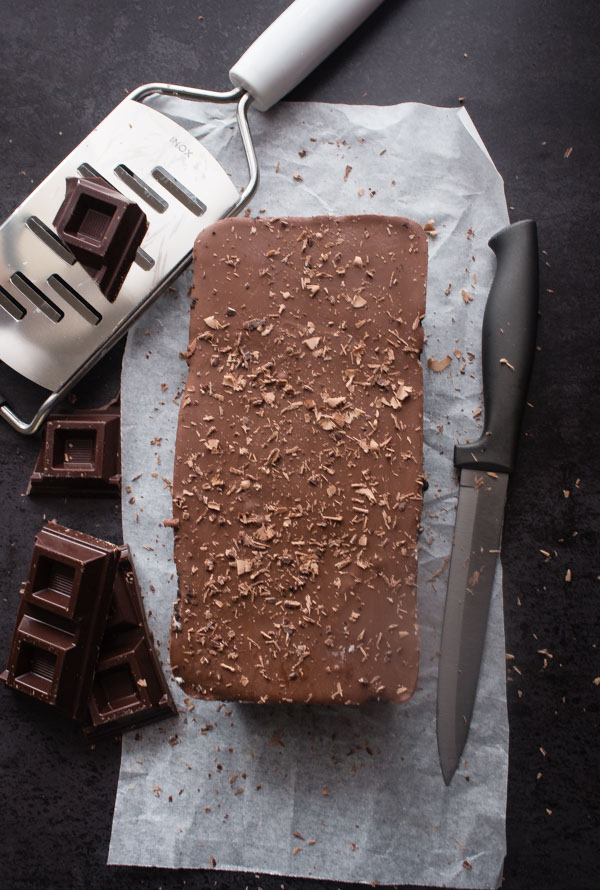 Cookies and Cream Chocolate Dream Bar is a delicious decadent homemade chocolate bar made with chocolate and Oreos. Yummy Dessert.