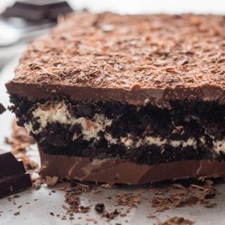 Cookies and Cream Chocolate Dream Bar is a delicious decadent homemade chocolate bar made with chocolate and Oreos. Yummy Dessert.