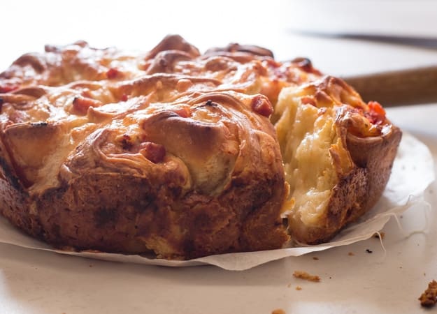 Easy Pull Apart Pizza, fast and so delicious, the perfect appetizer or main dish. a Cheesy Margarita Italian Pizza, pretty too!