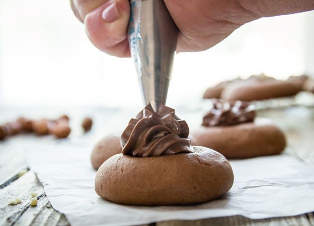 filling a nutellotti cookies with nutella from a pastry bag