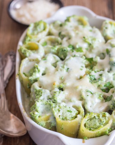 Stuffed Baked Paccheri Pasta, a tasty creamy broccoli & ricotta filling topped with a homemade white sauce and Parmesan Cheese. Fast & easy.