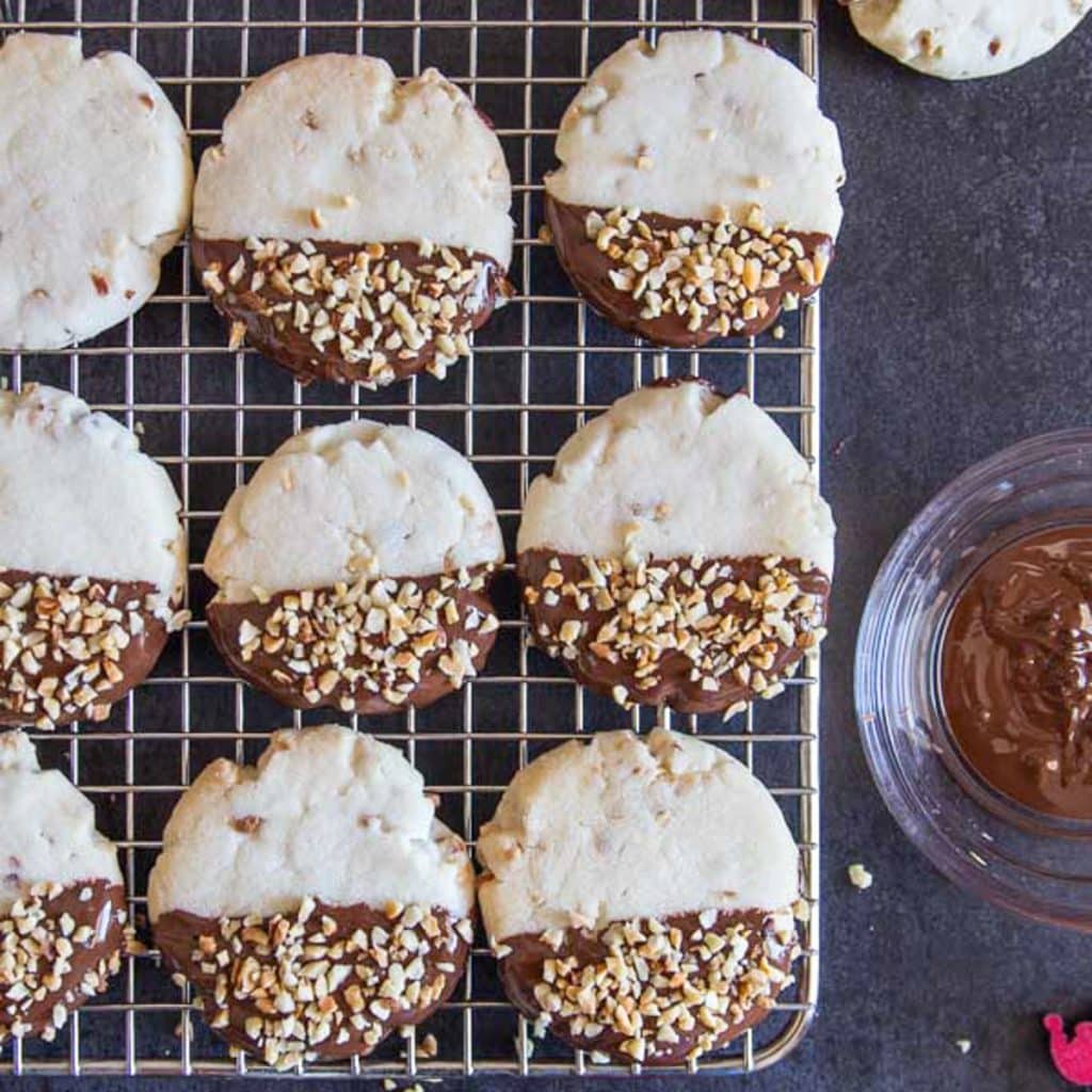 Cookies on a wire wrack.