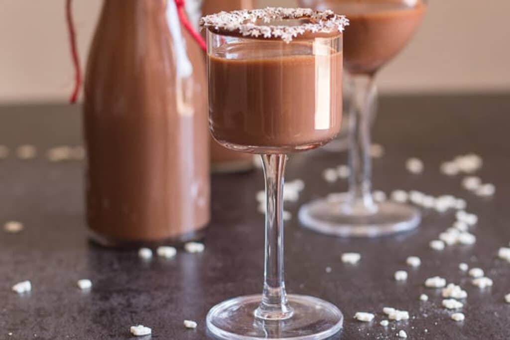 Nutella liqueur in two glasses and a bottle.