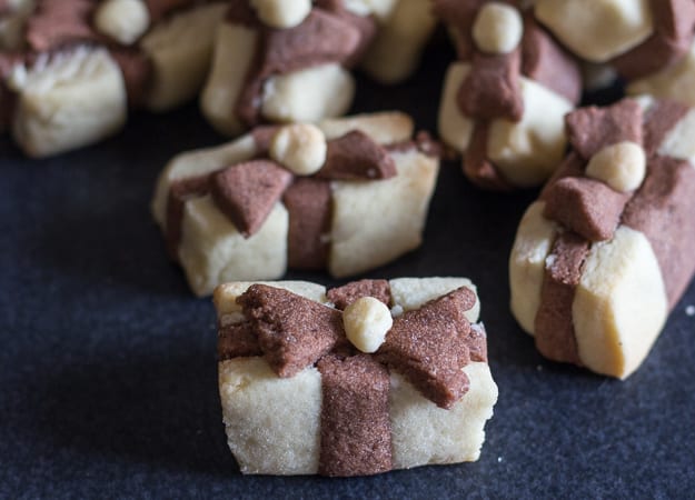 upclose gift wrapped cookies 