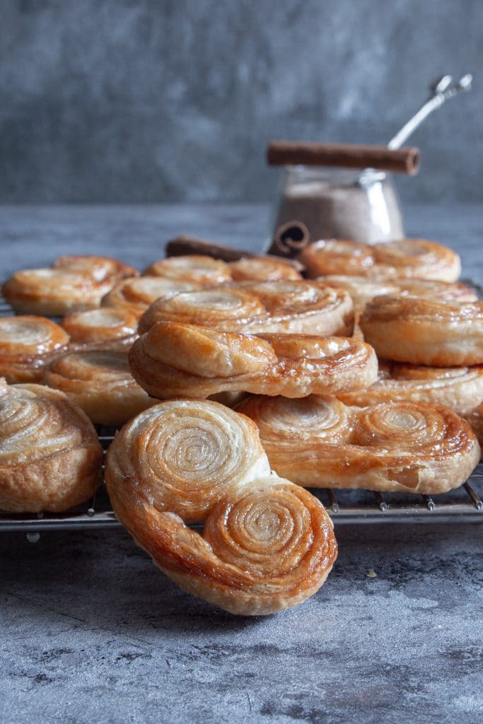 Palmiers on a wire rack.