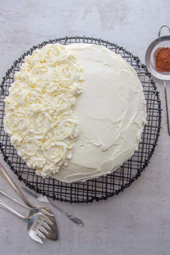 Cake on a wire rack.