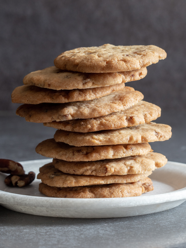 Thin Crunchy Chewy Pecan Cookies