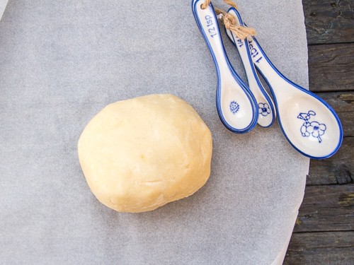 pie dough recipe made into a ball
