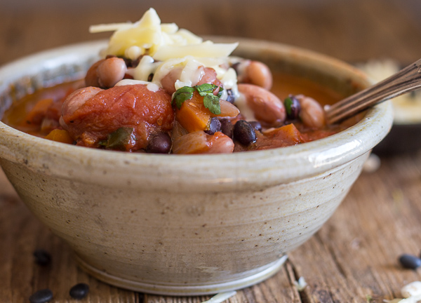 up close vegetarian chili recipe in a bowl