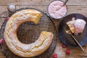 mascarpone cake with raspberry cream