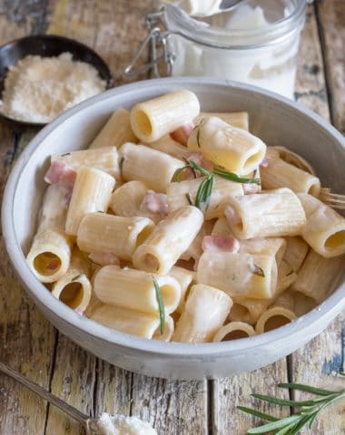 mascarpone pasta in a bowl on a wooden board