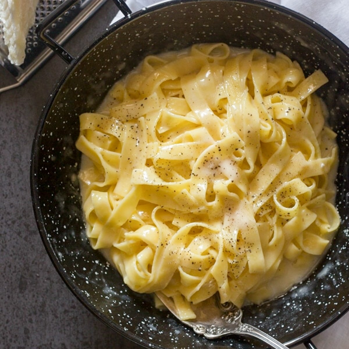 Fettuccine Alfredo (V), Lunch & Dinner Menu