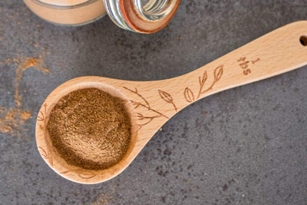 Allspice on a wooden spoon.