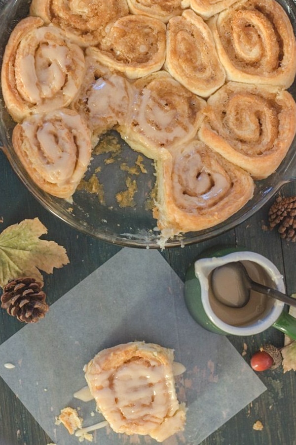 cinnamon rolls in the pie plate and one on paper