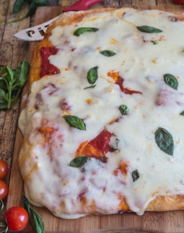 no knead pizza dough baked margherita pizza on a wooden board