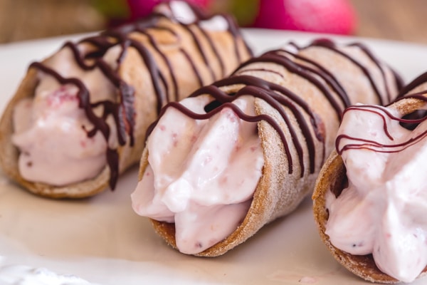 up close cannoli 