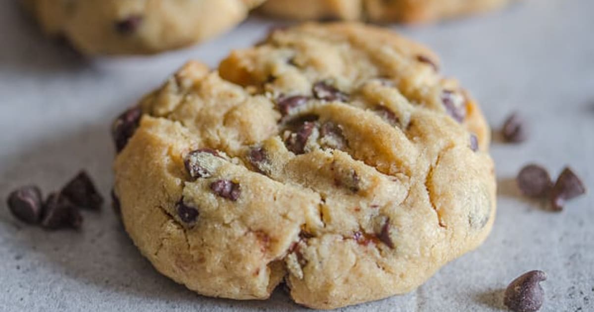 Thick Peanut Butter Chocolate Chip Cookies - An Italian in my Kitchen