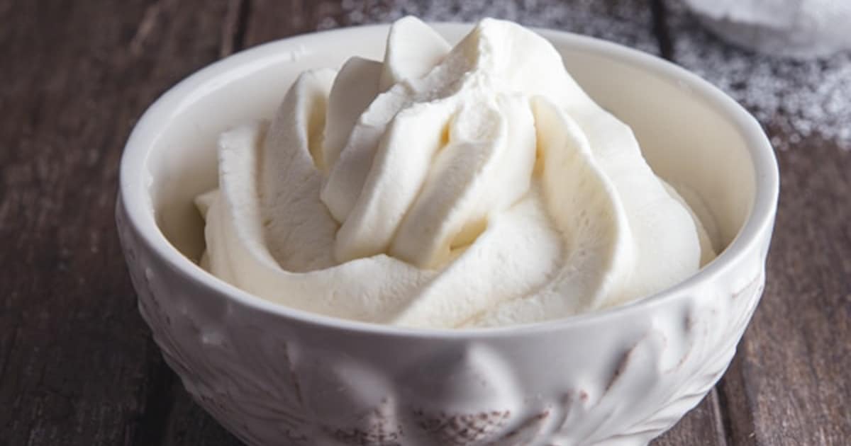 Mascarpone Whipped Cream (10 Minute Frosting) - Rich And Delish